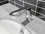 anh thuc te voi chau lavabo inax amv 50b cam ung dung pin chi lanh 1