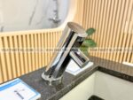 anh thuc te voi chau lavabo inax amv 90k cam ung dung pin nong lanh 1