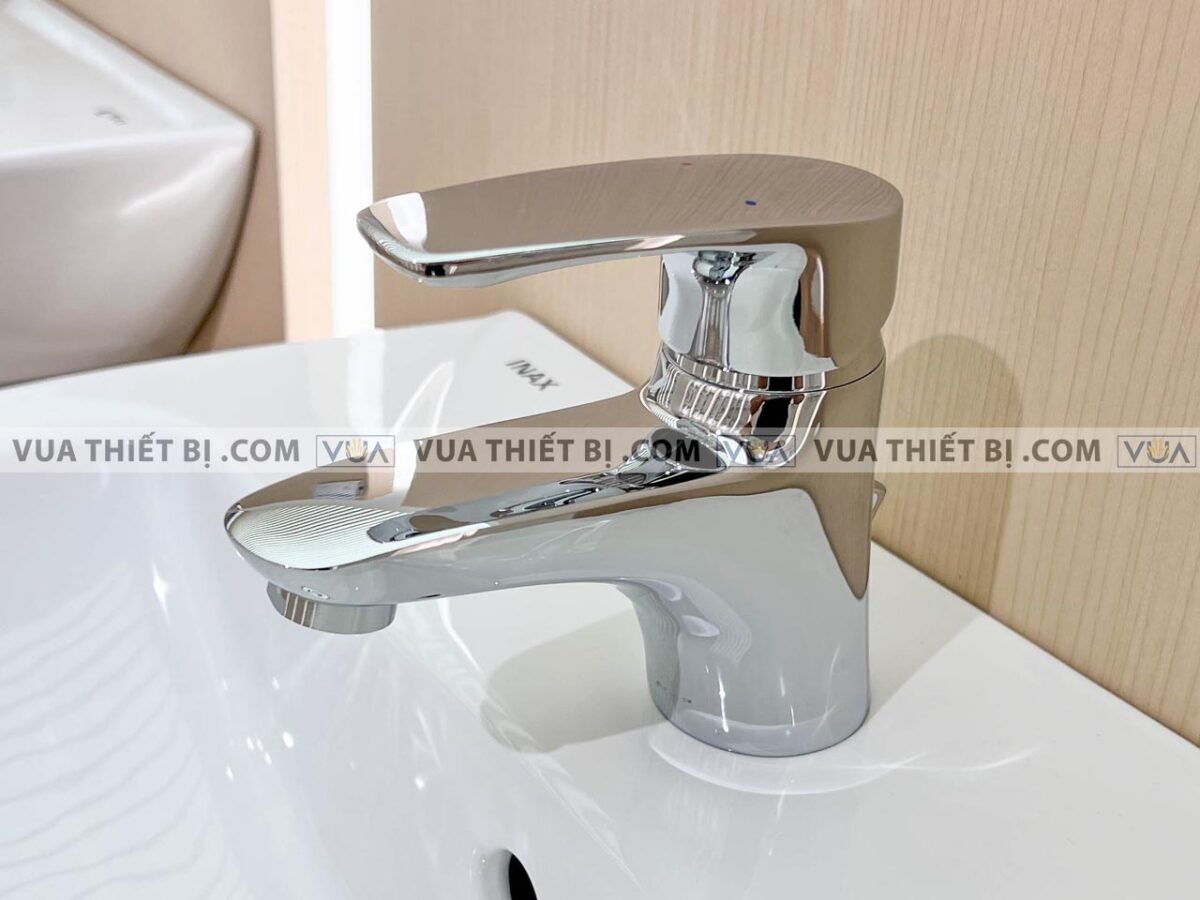 anh thuc te voi chau lavabo inax lfv 212s nong lanh 3