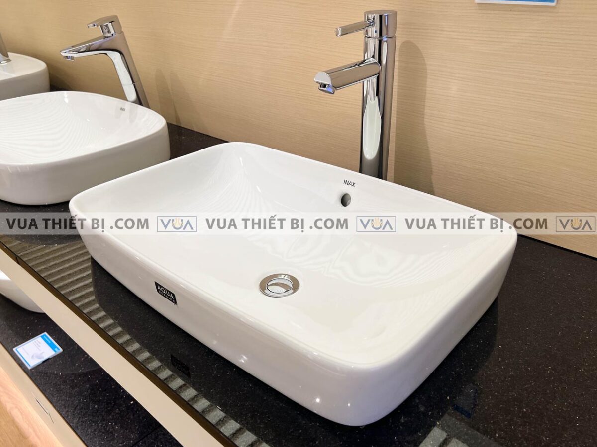 anh thuc te voi chau lavabo inax lfv 8000sh2 co cao nong lanh 1