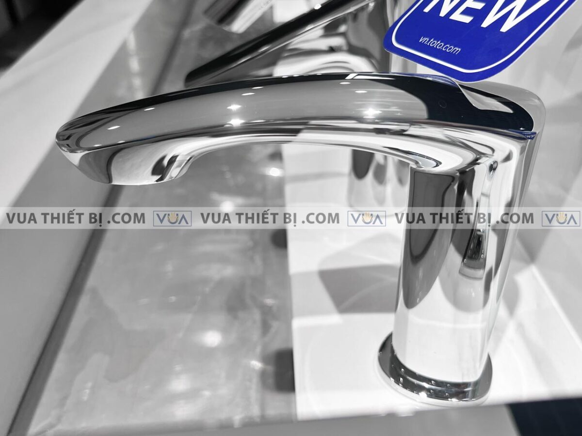 anh thuc te voi chau lavabo toto tle22006a cam ung 3
