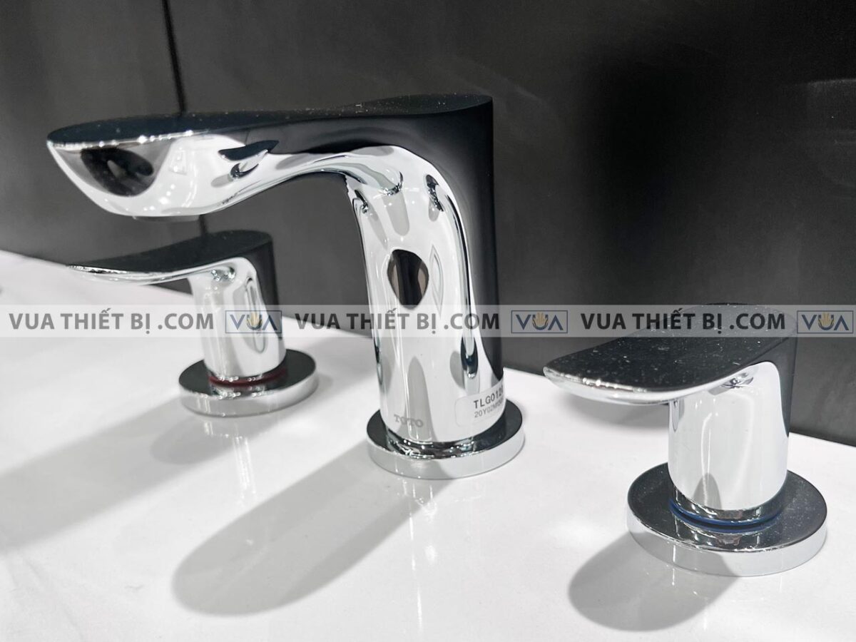 anh thuc te voi chau lavabo toto tlg01201b nong lanh 3 lo go 2