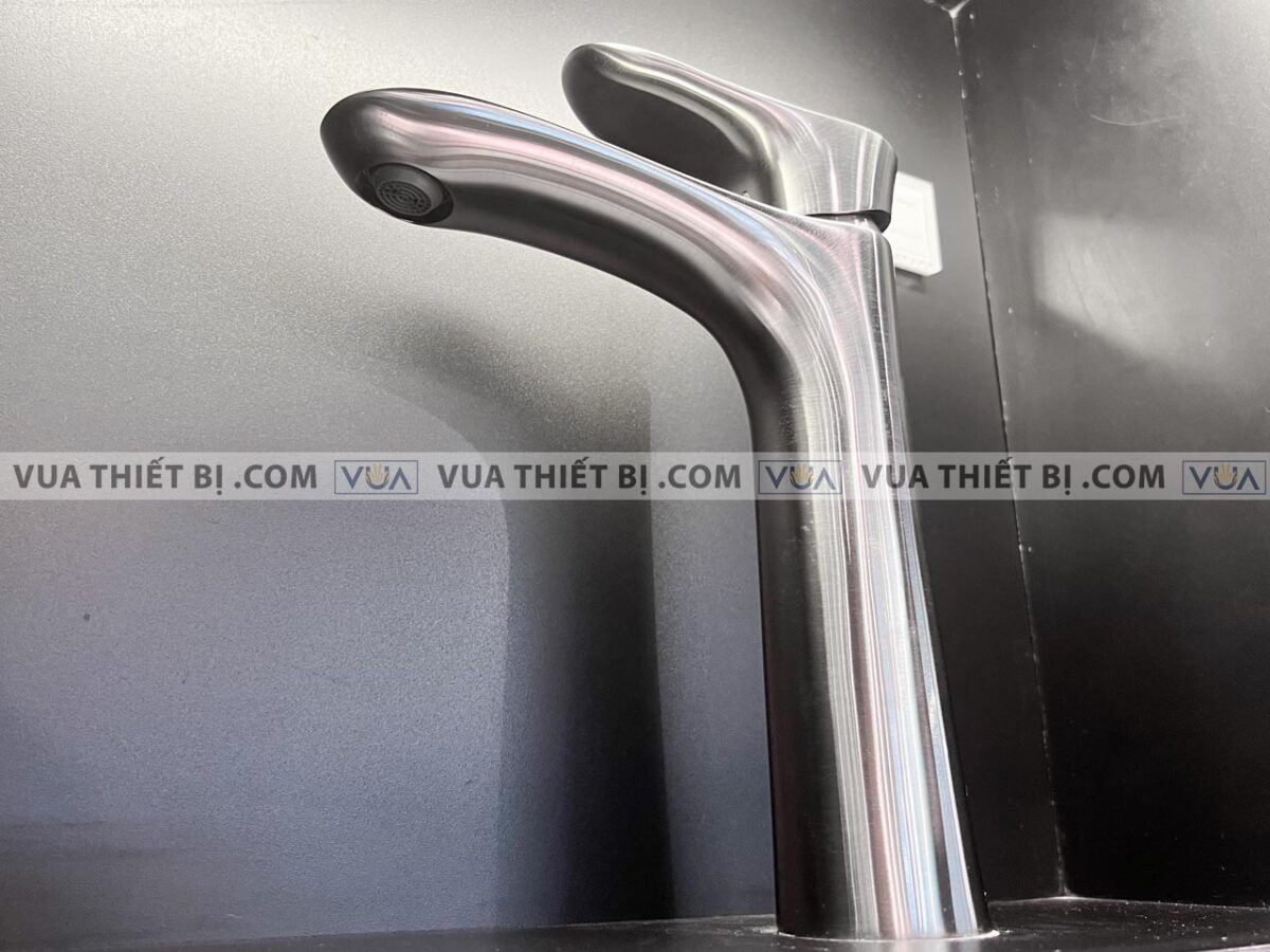 anh thuc te voi chau lavabo toto tlg01304bbn co cao nong lanh go 4