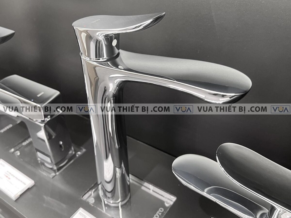 anh thuc te voi chau lavabo toto tlg01307v co cao nong lanh go 3