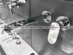 anh thuc te voi chau lavabo toto tlg01311b gan tuong nong lanh go 1