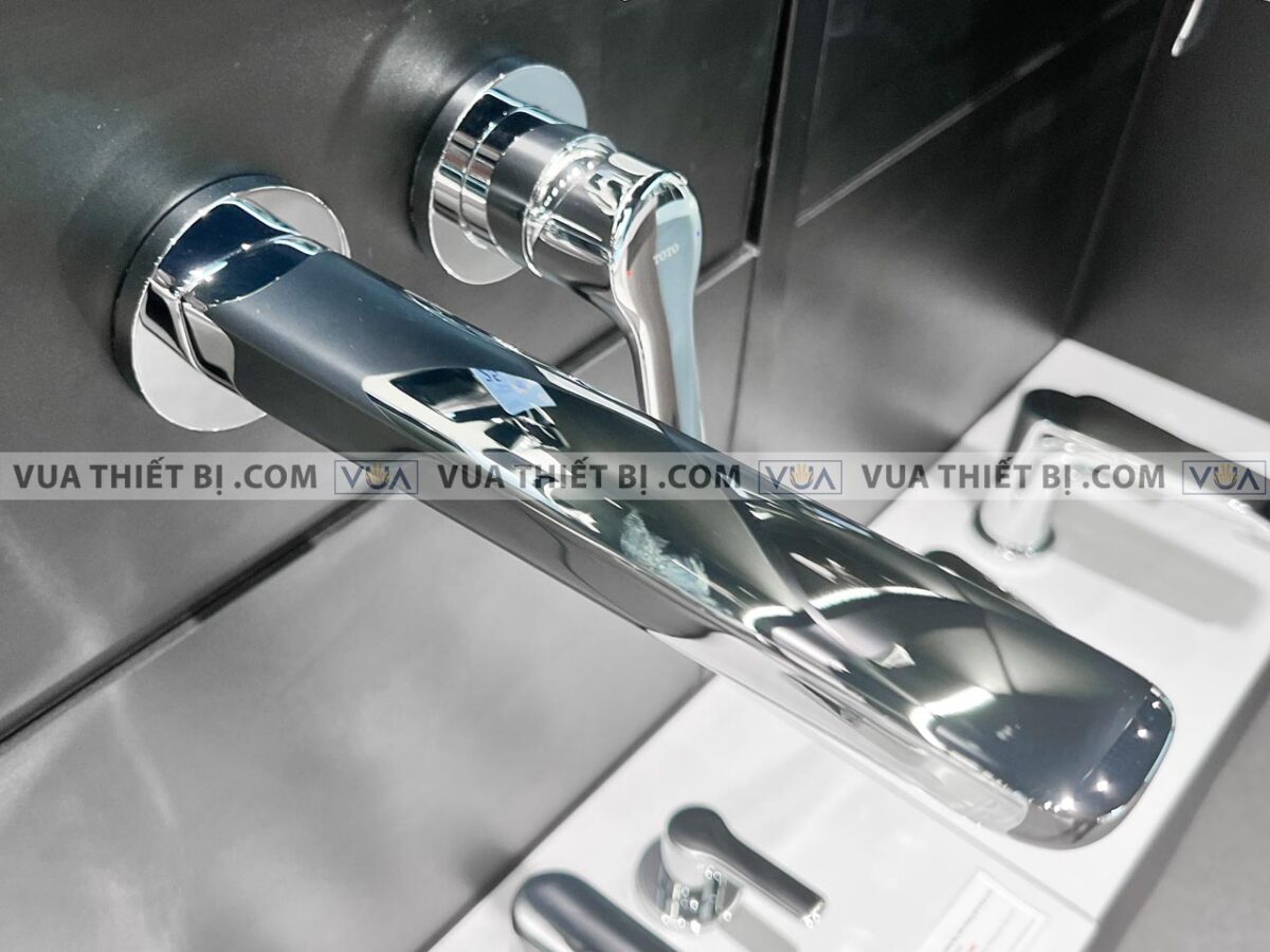 anh thuc te voi chau lavabo toto tlg03308b gan tuong nong lanh gs 5