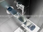 anh thuc te voi chau lavabo toto tlg04310b gan tuong nong lanh ga 4
