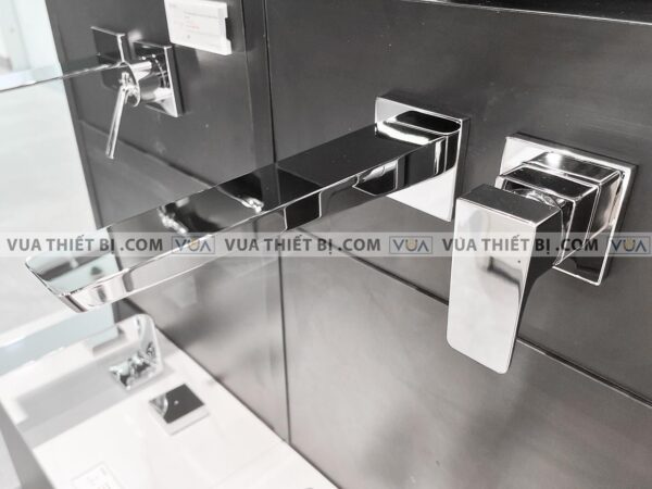 anh thuc te voi chau lavabo toto tlg07308b gan tuong nong lanh ge 1