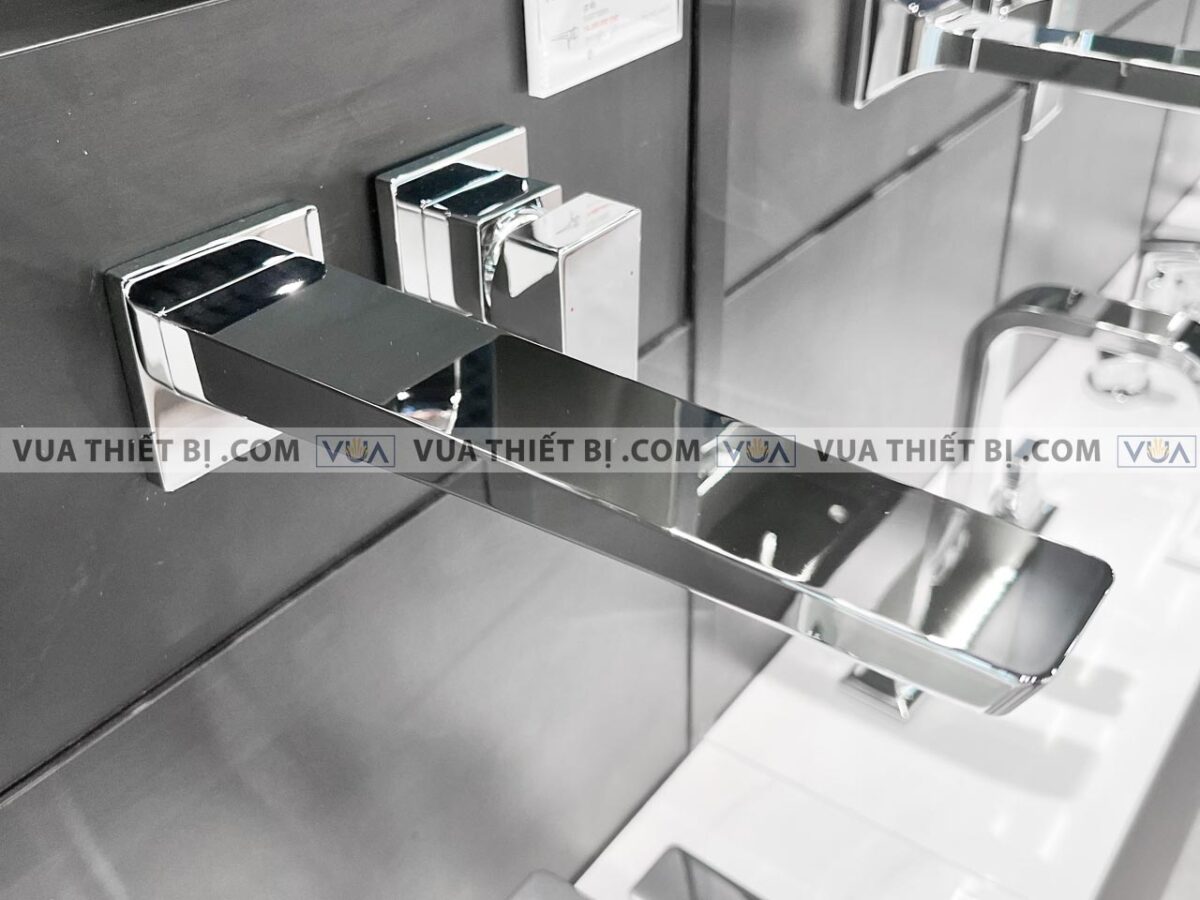 anh thuc te voi chau lavabo toto tlg07308b gan tuong nong lanh ge 4