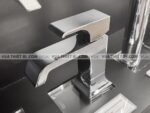 anh thuc te voi chau lavabo toto tlg08301v nong lanh gc 3