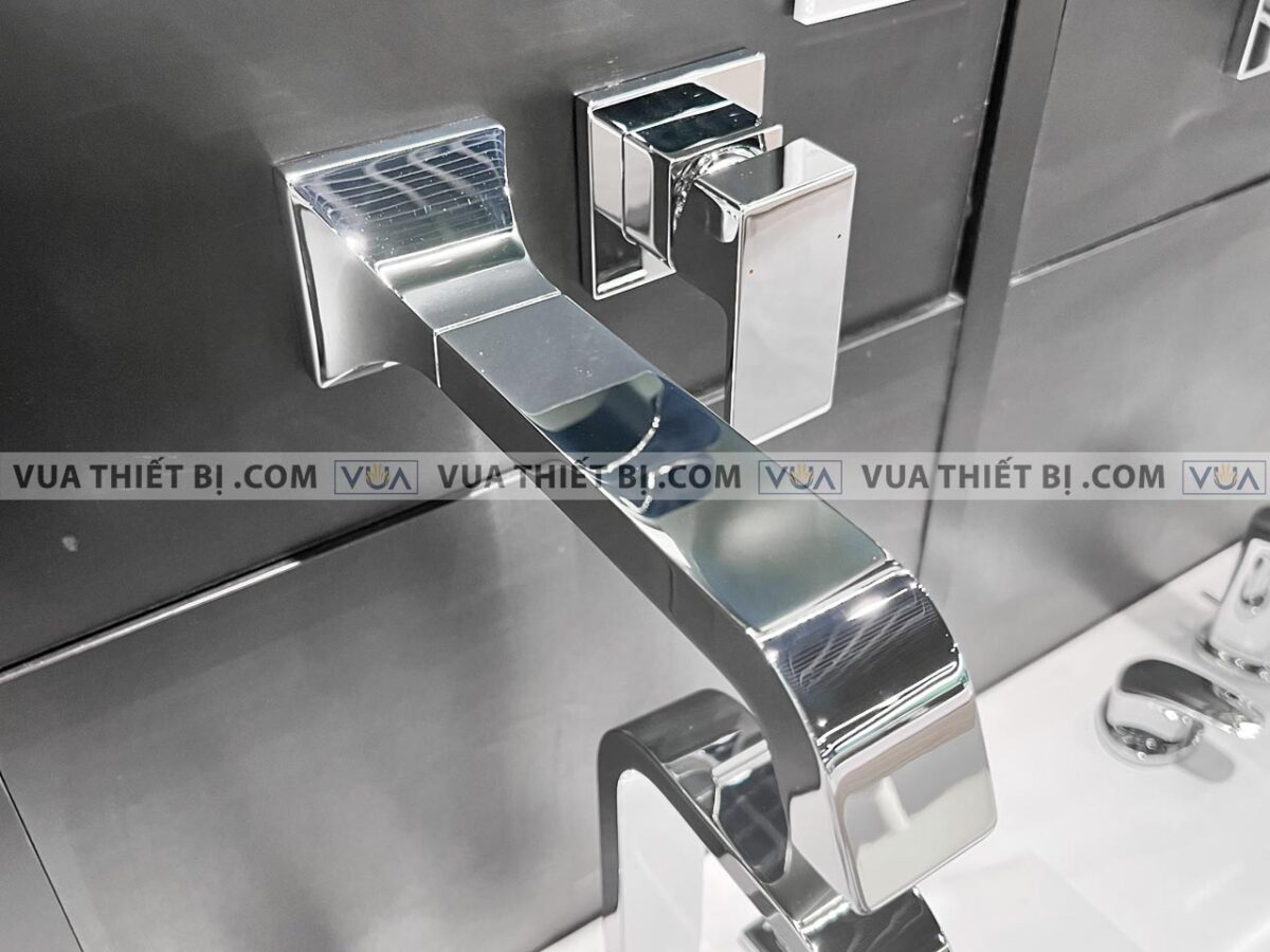 anh thuc te voi chau lavabo toto tlg08308b gan tuong nong lanh gc 4