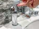 anh thuc te voi chau lavabo toto tlg09301v nong lanh gm 5
