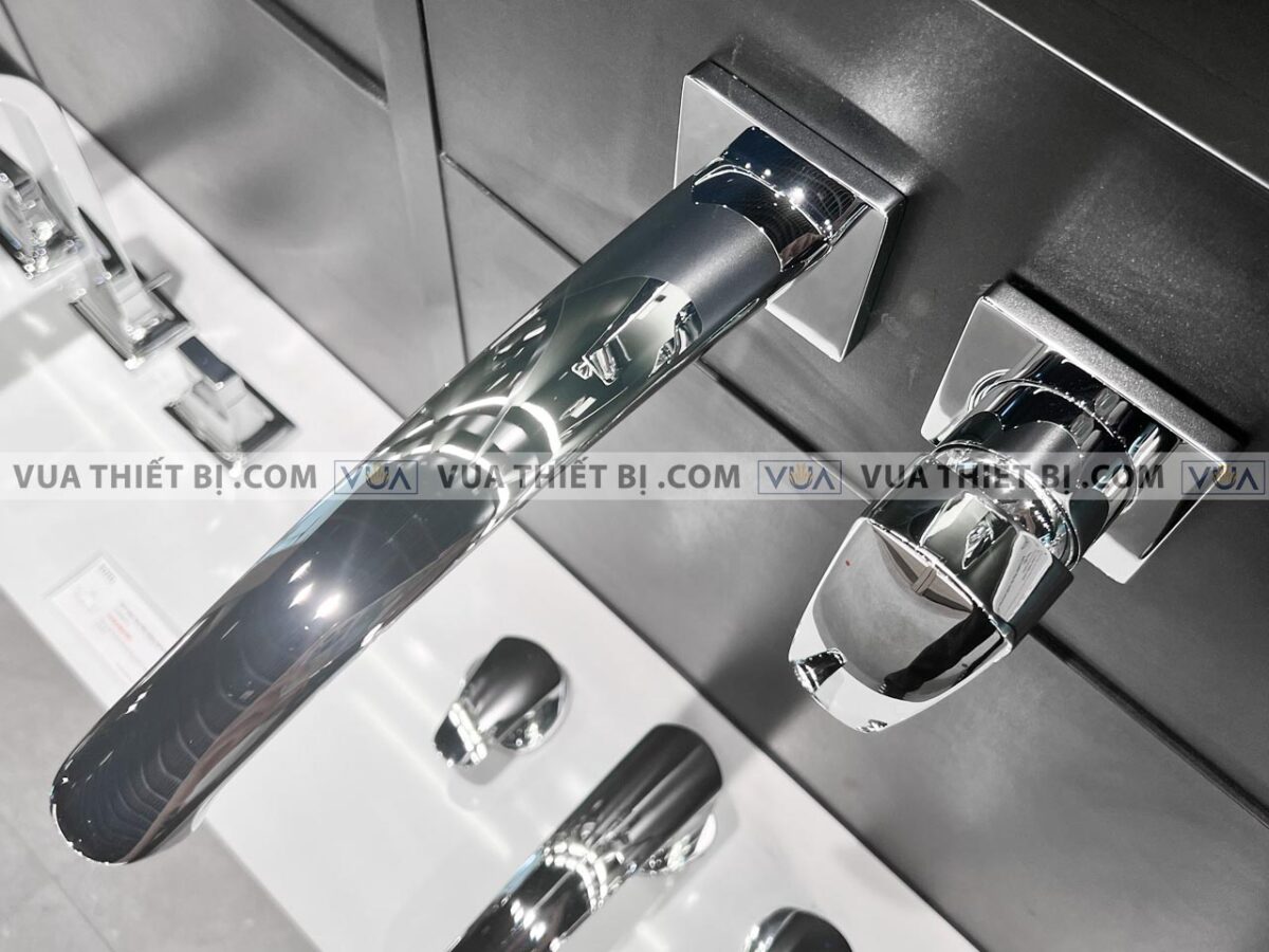 anh thuc te voi chau lavabo toto tlg09308b gan tuong nong lanh gm 2