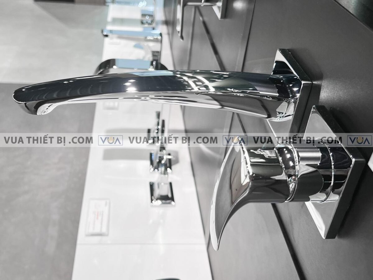 anh thuc te voi chau lavabo toto tlg09308b gan tuong nong lanh gm 4