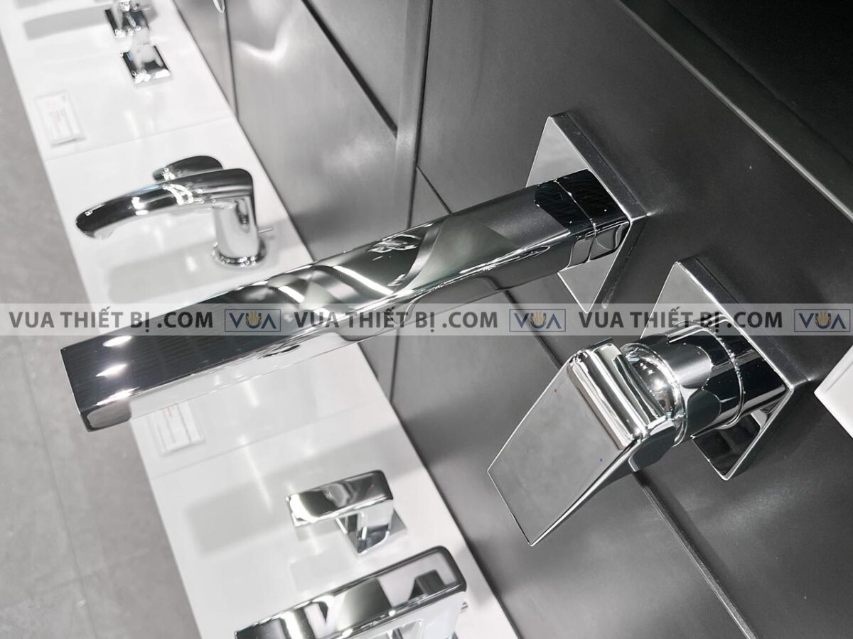 anh thuc te voi chau lavabo toto tlg10308b gan tuong nong lanh gb 2