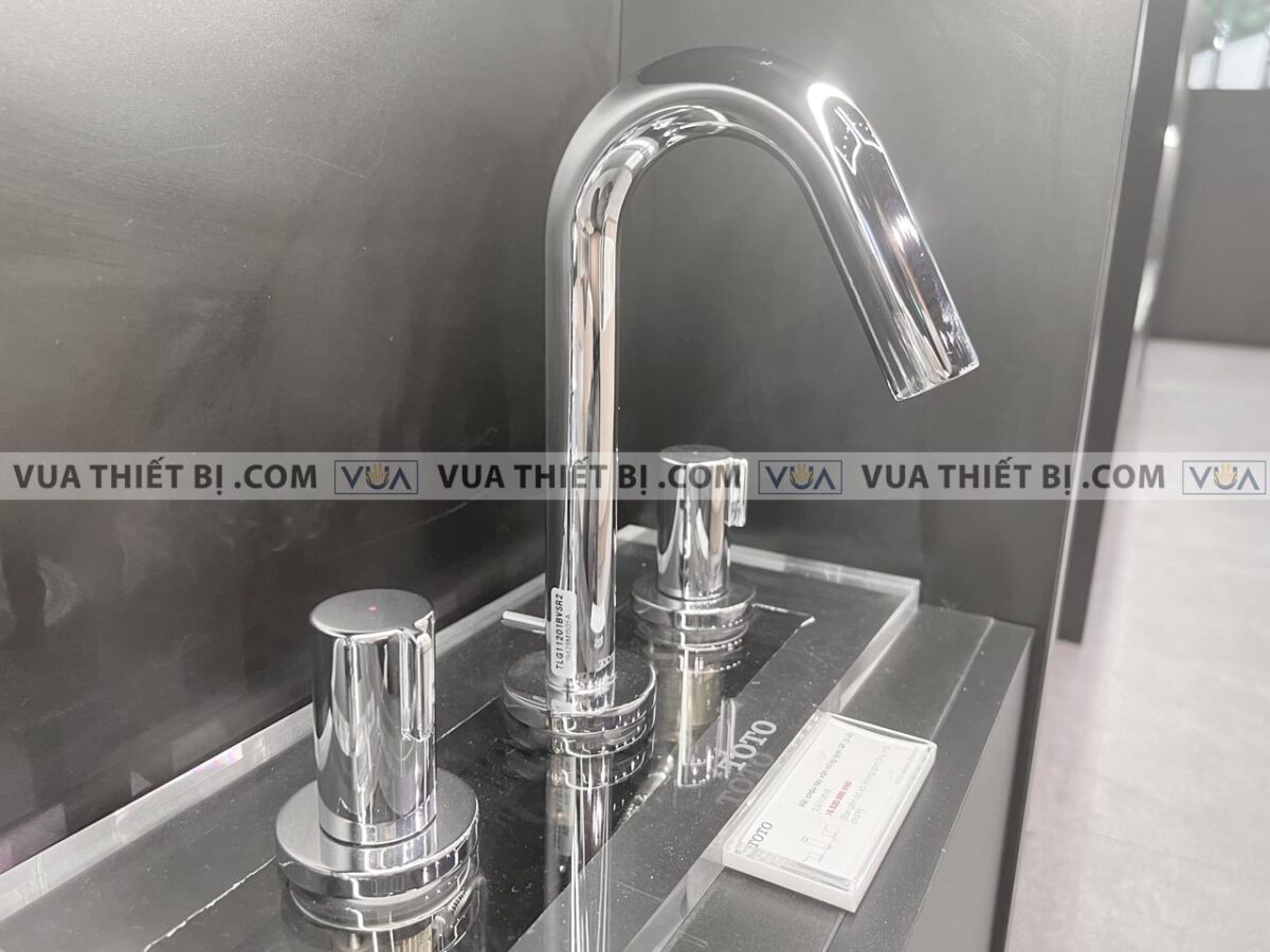 anh thuc te voi chau lavabo toto tlg11201b nong lanh 3 lo gf 3
