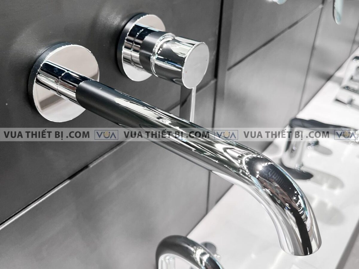 anh thuc te voi chau lavabo toto tlg11308b gan tuong nong lanh gf 5