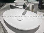 anh thuc te voi chau lavabo toto tlp01701jbn tlp01702s cam ung nong lanh 1