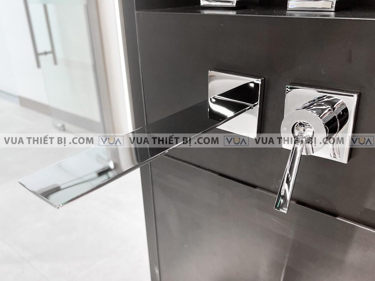 anh thuc te voi chau lavabo toto tlp02310b gan tuong nong lanh zl 1
