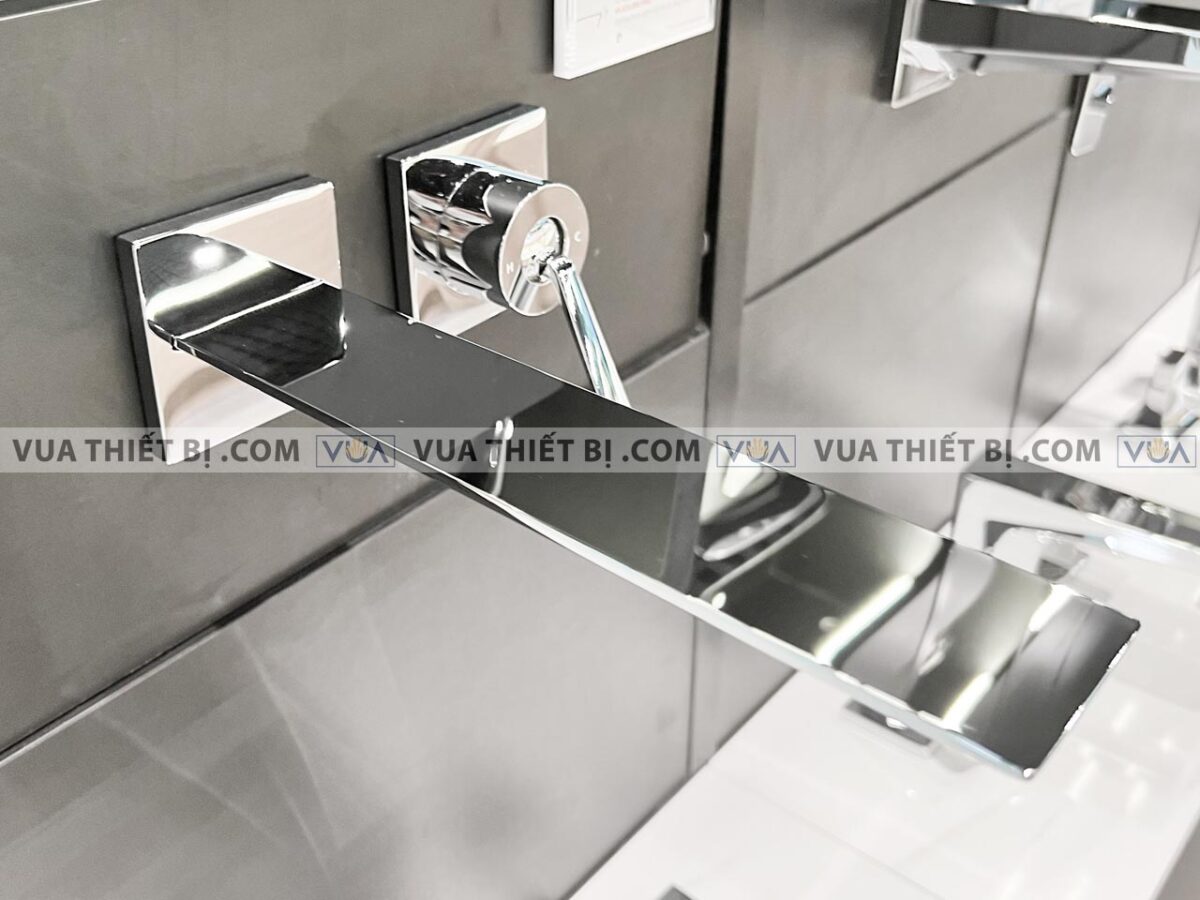 anh thuc te voi chau lavabo toto tlp02310b gan tuong nong lanh zl 4