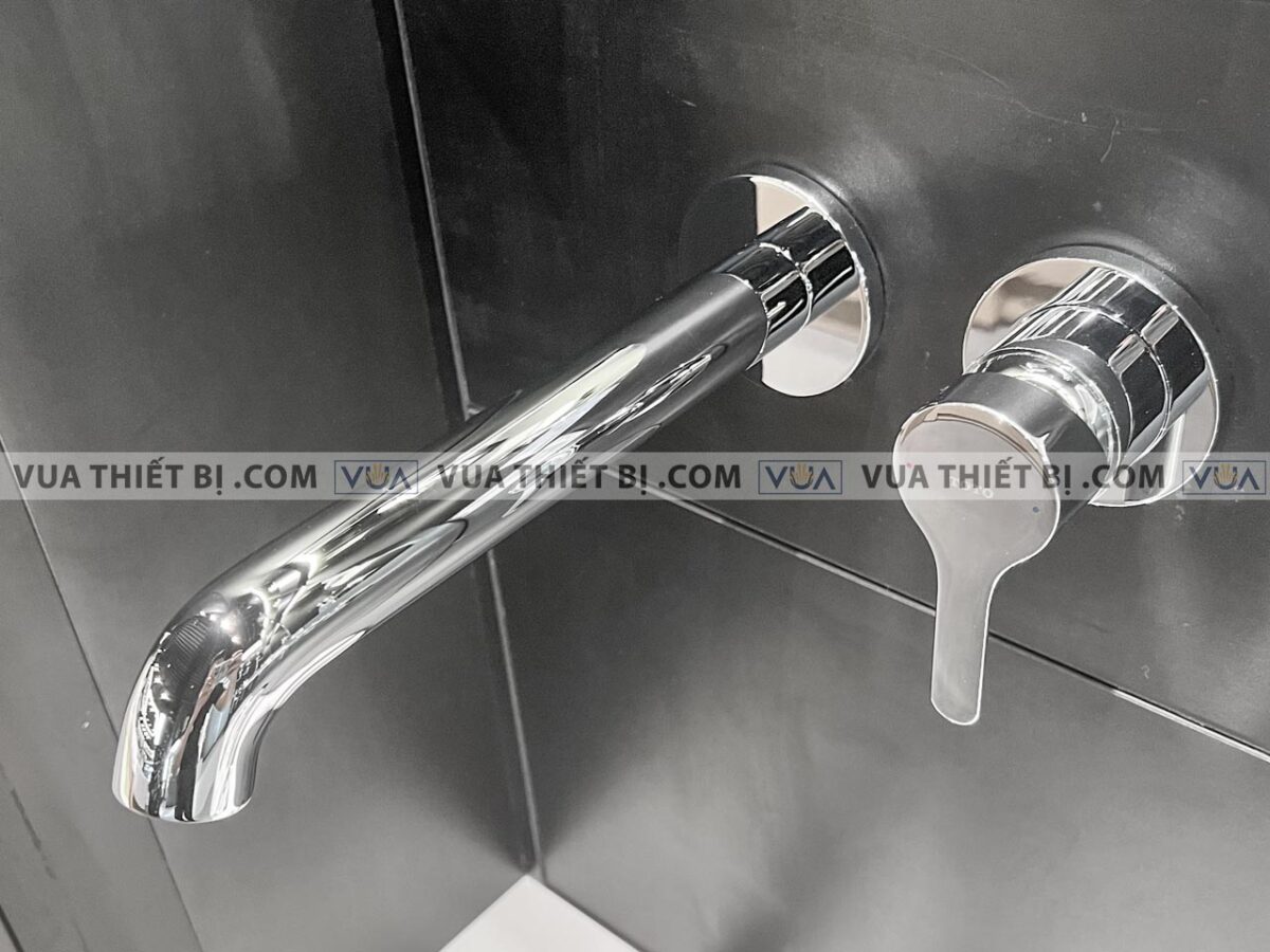anh thuc te voi chau lavabo toto tls01310b gan tuong nong lanh lb 2