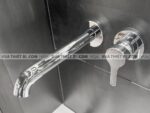 anh thuc te voi chau lavabo toto tls01310b gan tuong nong lanh lb 2