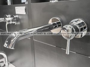 anh thuc te voi chau lavabo toto tls02308b gan tuong nong lanh ln 1