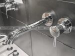 anh thuc te voi chau lavabo toto tls02308b gan tuong nong lanh ln 3