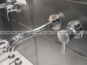 anh thuc te voi chau lavabo toto tls02308b gan tuong nong lanh ln 3