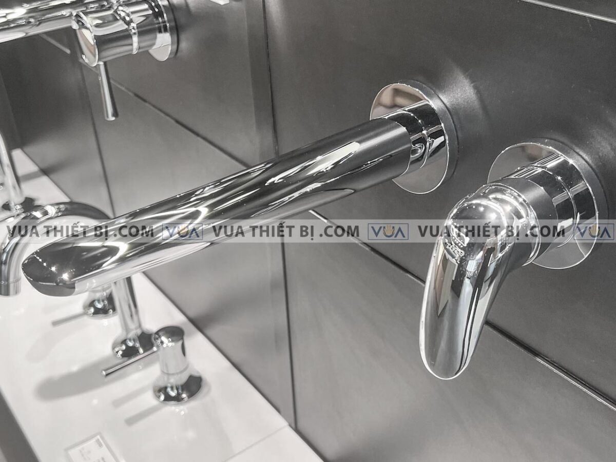 anh thuc te voi chau lavabo toto tls03308b gan tuong nong lanh lc 1