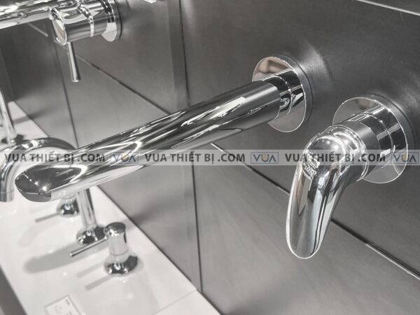 anh thuc te voi chau lavabo toto tls03308b gan tuong nong lanh lc 1