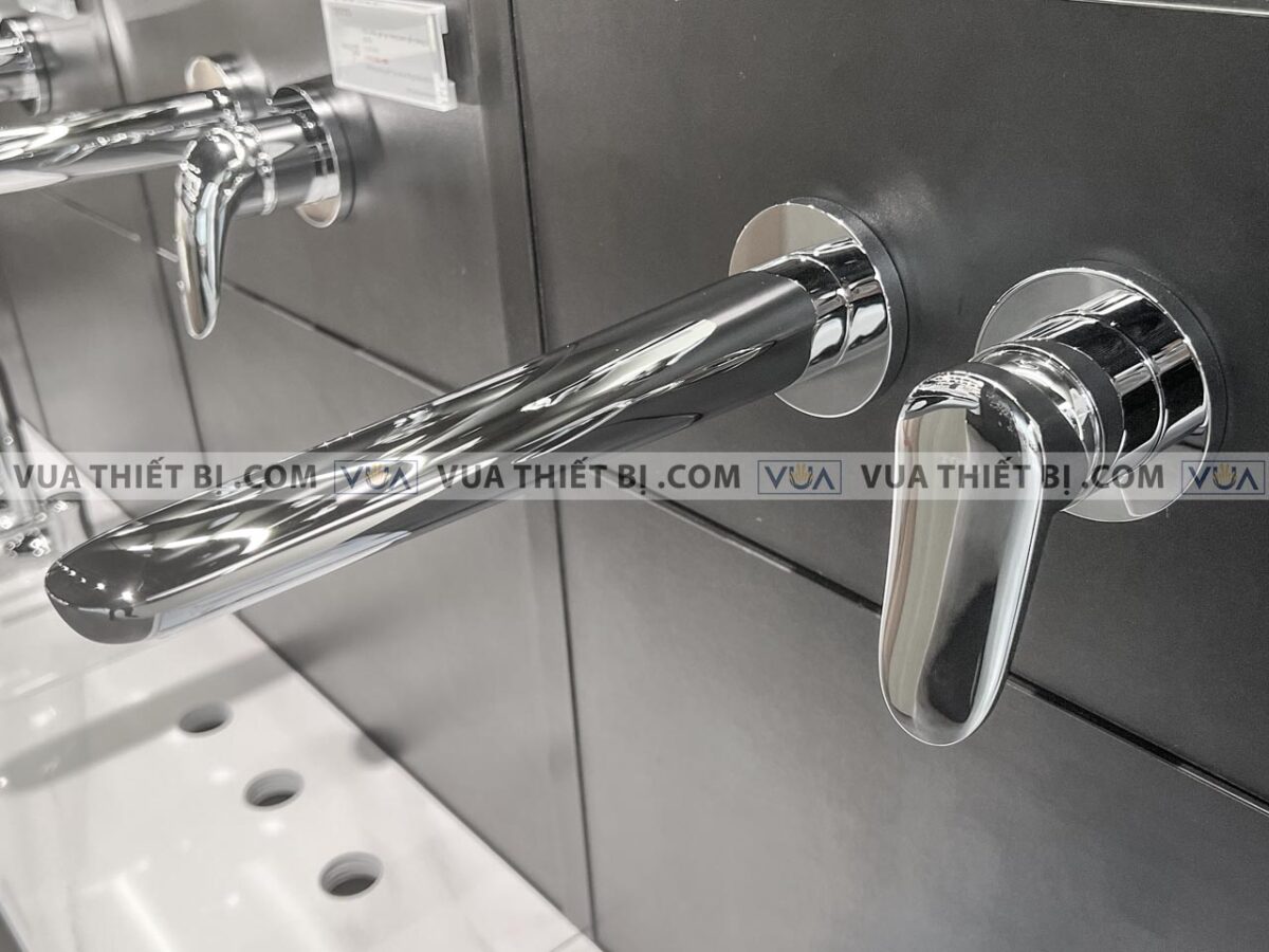 anh thuc te voi chau lavabo toto tls04309b gan tuong nong lanh lf 2