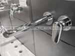 anh thuc te voi chau lavabo toto tls04309b gan tuong nong lanh lf 2