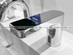 anh thuc te voi chau lavabo toto ttla102 ttle101e2l hap004a cam ung nuoc lanh dien 1