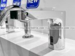 anh thuc te voi chau lavabo toto ttla102 ttle101e2l hap004a cam ung nuoc lanh dien 2