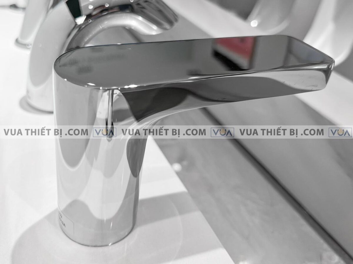 anh thuc te voi chau lavabo toto ttla102 ttle101e2l hap004a cam ung nuoc lanh dien 4