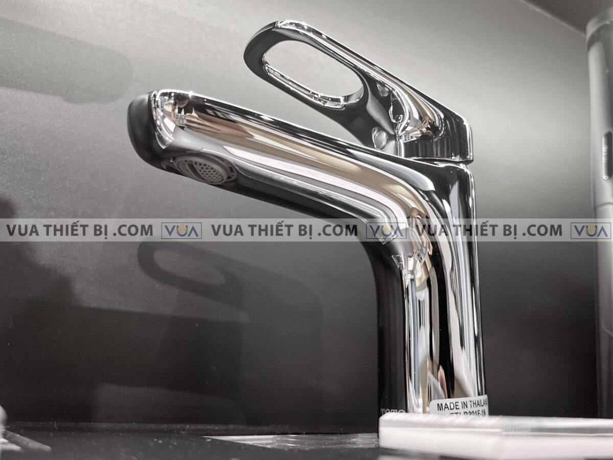 anh thuc te voi chau lavabo toto ttlr301f 1rr nong lanh rei r 4