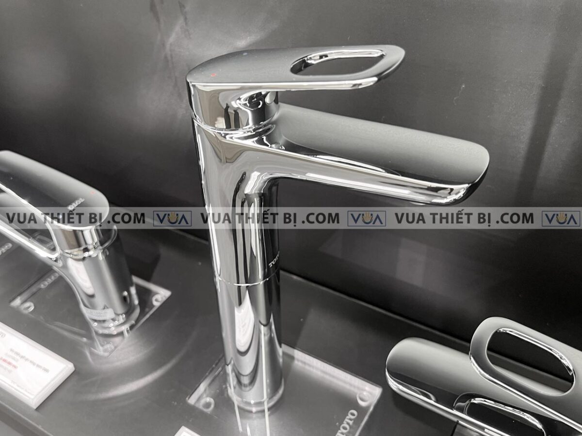 anh thuc te voi chau lavabo toto ttlr301fv 1r co cao nong lanh 3