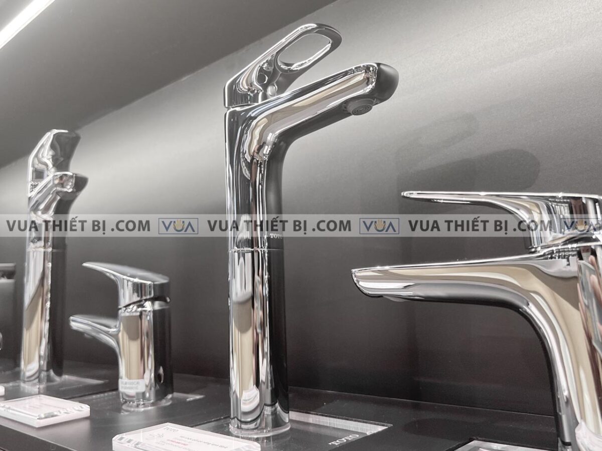 anh thuc te voi chau lavabo toto ttlr301fv 1r co cao nong lanh 4