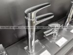 anh thuc te voi chau lavabo toto tvlm106cr co cao nong lanh 2