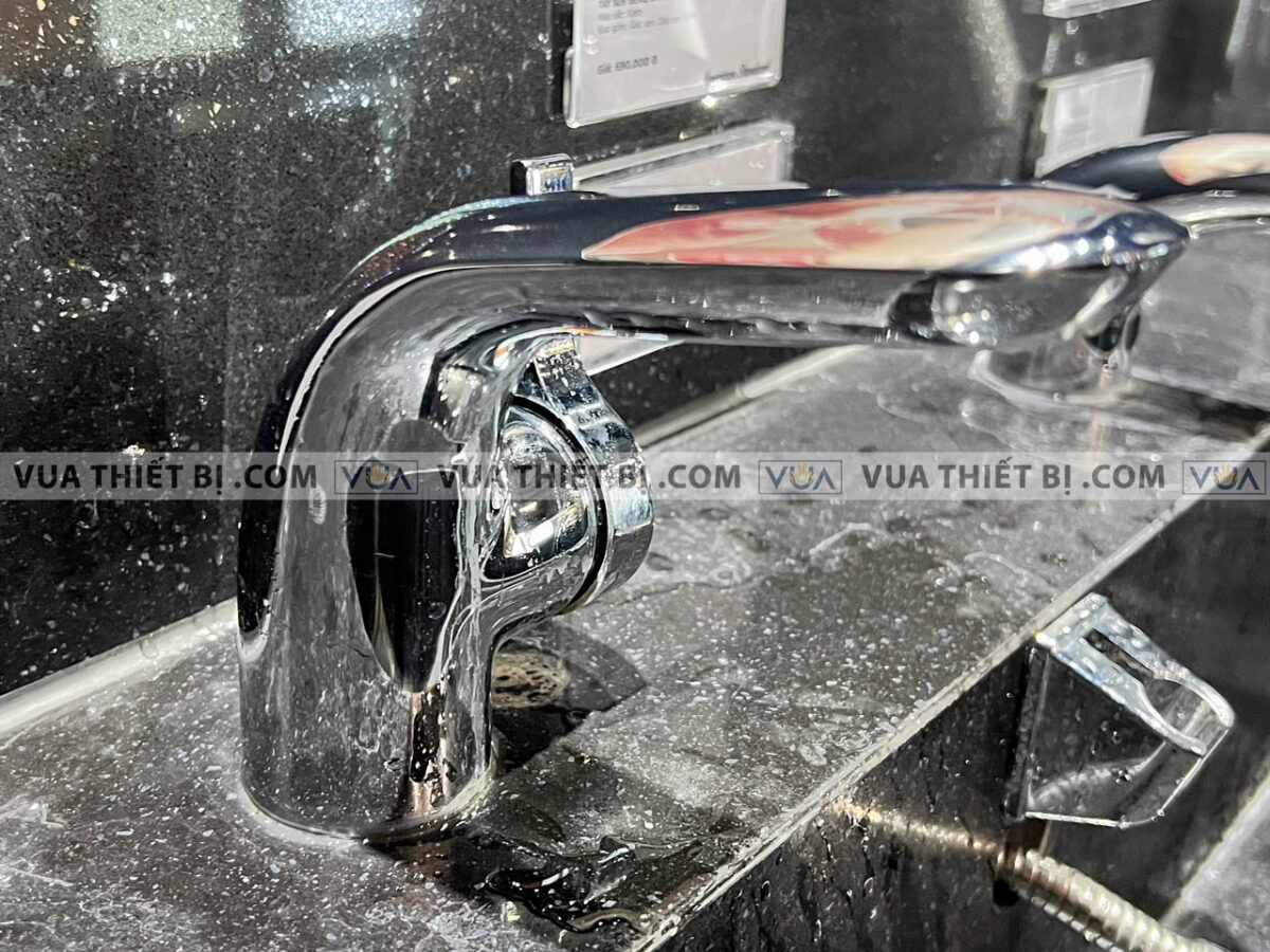 anh thuc te voi lavabo american standard wf 6801 3