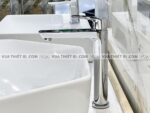 anh thuc te voi lavabo viglacera vg125 co cao 2