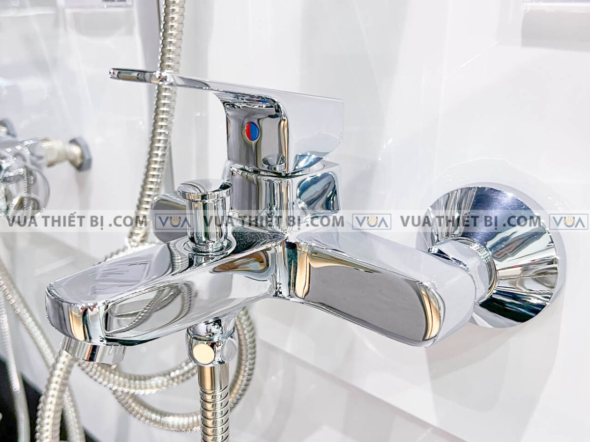 anh thuc te voi sen american standard wf 0411 4