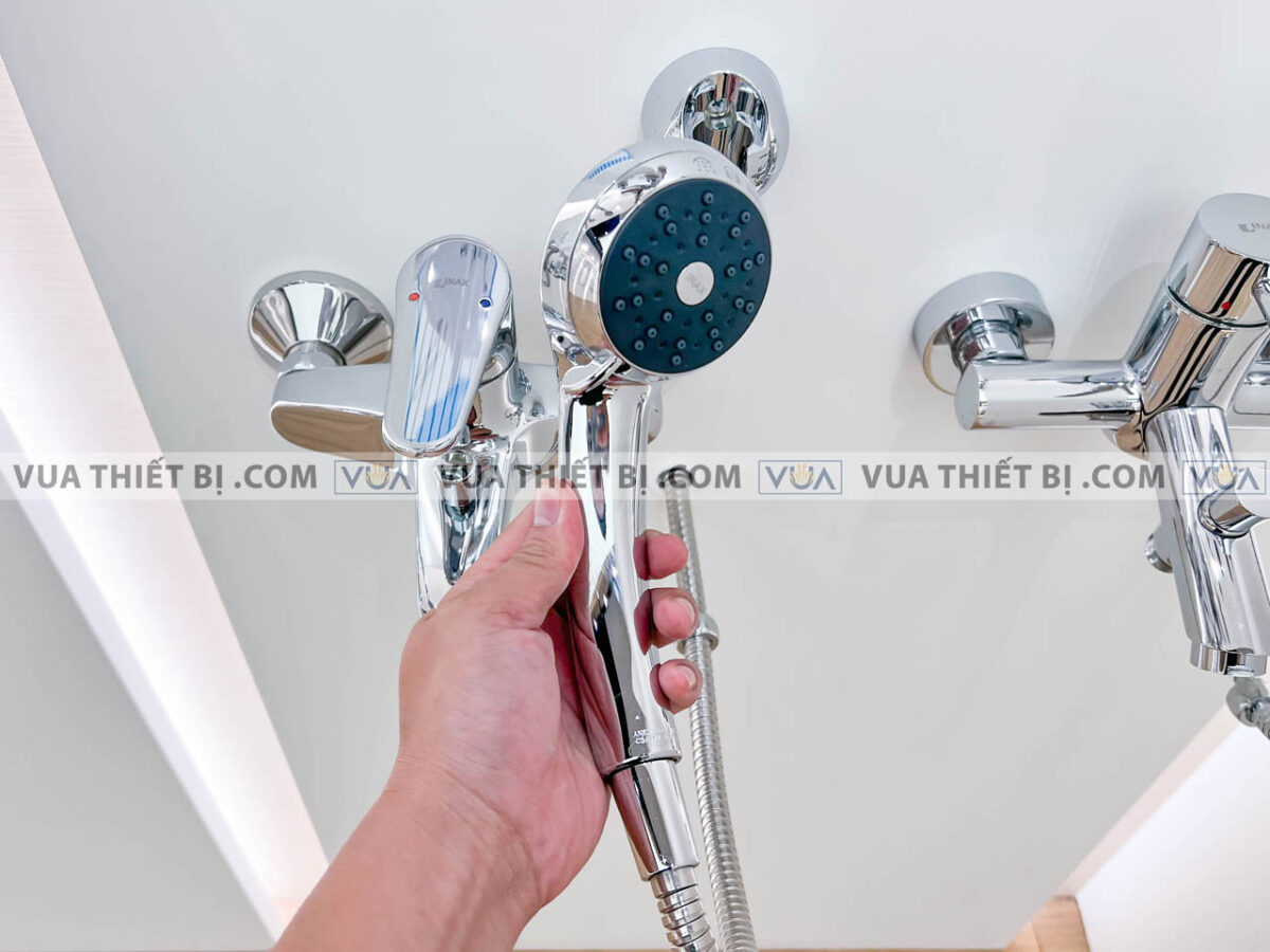 anh thuc te voi sen inax bfv 1003s 1c tay sen a 7654 vn 3