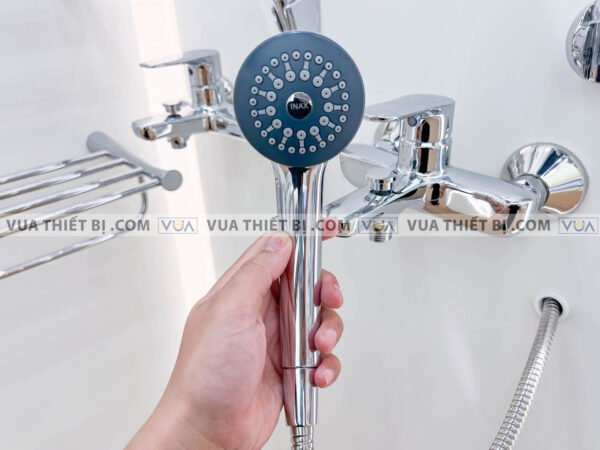 anh thuc te voi sen inax bfv 1403s 4c tay sen a 7993 vn 4