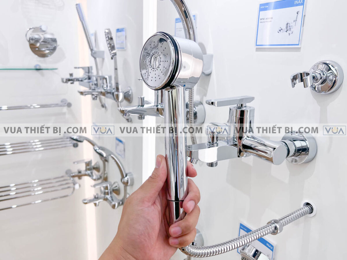 anh thuc te voi sen inax bfv 4000s nong lanh 3