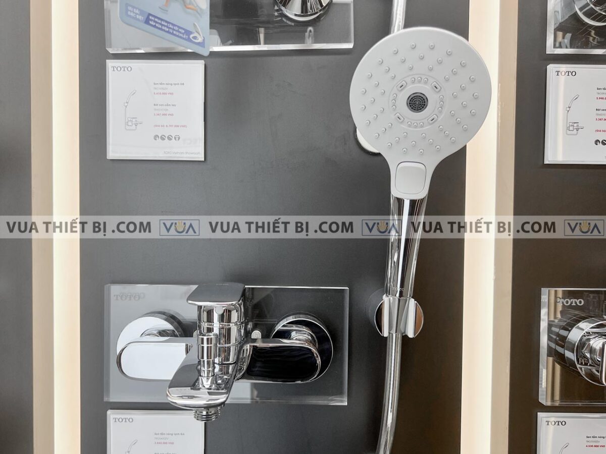 anh thuc te voi sen tam toto tbg04302v tbw01010a nong lanh ga 1