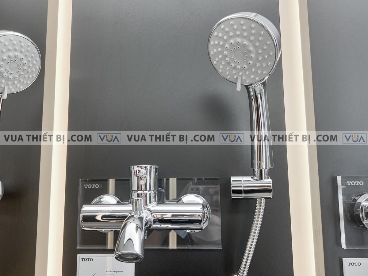 anh thuc te voi sen tam toto tbs02302v dgh108zr nong lanh ln 5