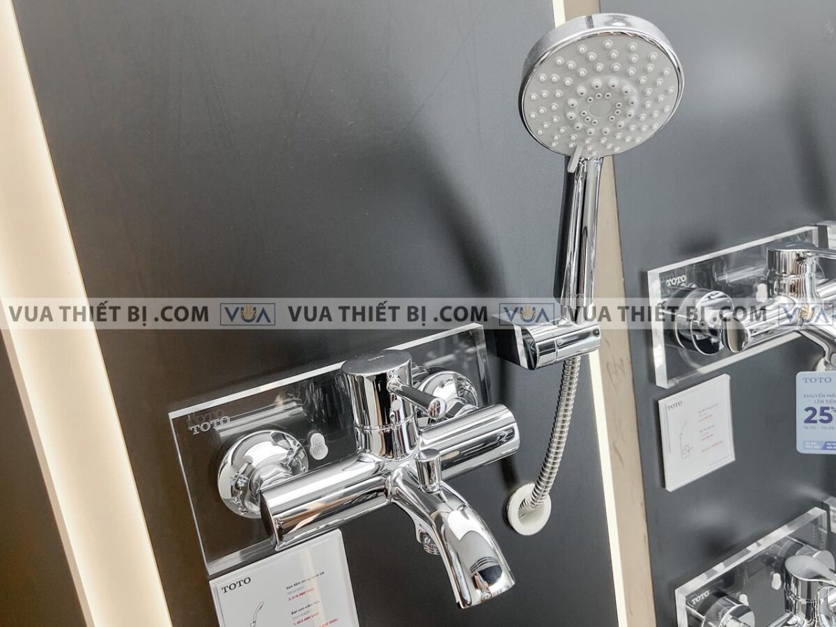 anh thuc te voi sen tam toto tbs02302v dgh108zr nong lanh ln 6