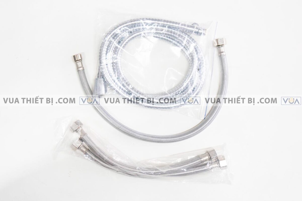 anh thuc te voi sen xa bon tam inax bfv 7000b gan bon 4 lo 1